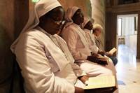Les Sœurs priant pour le monde